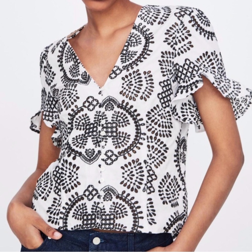 Zara Black and White Cropped Embroidered Blouse with Ruffle Puff Sleeves Size M